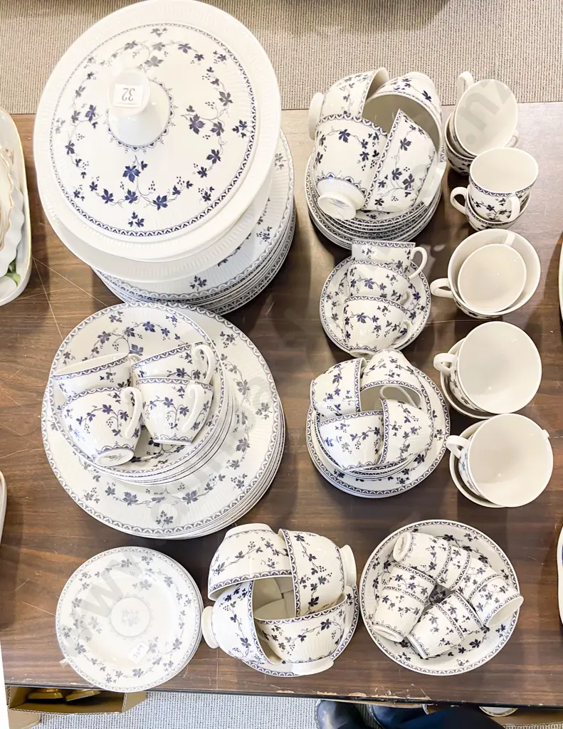 Royal Doulton Yorktown Pattern Blue and White Dinner Set Image 1++