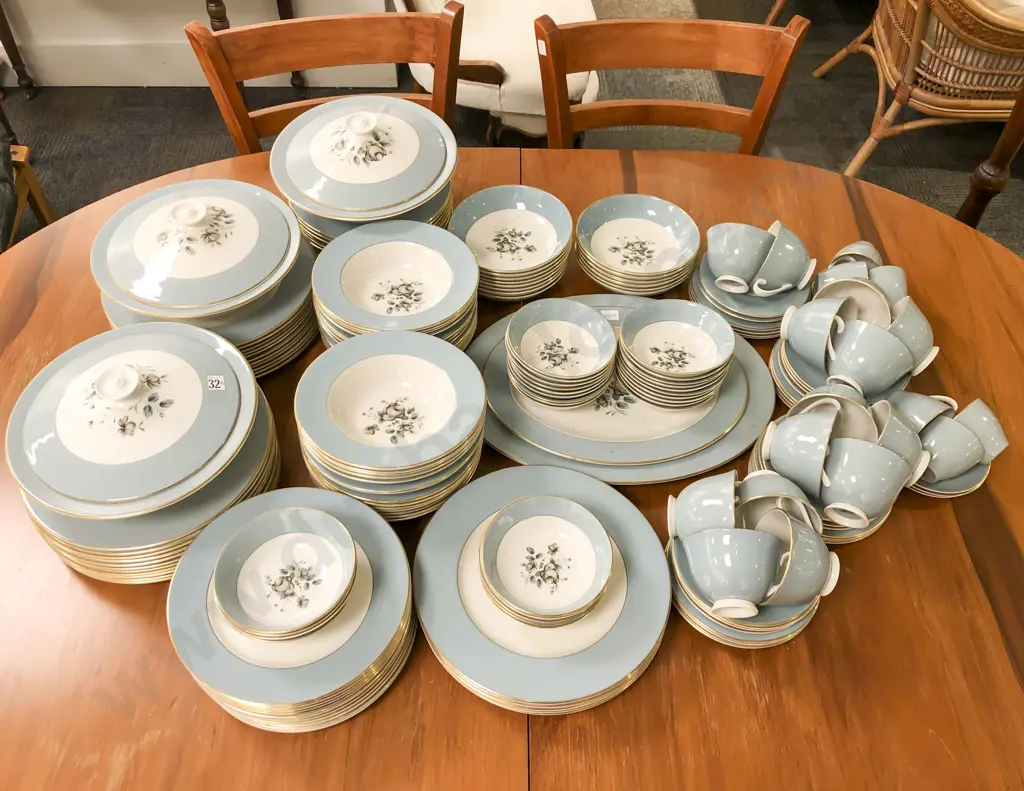 Royal Doulton "Rose Elegans" Pattern Dinner Service Image 1++