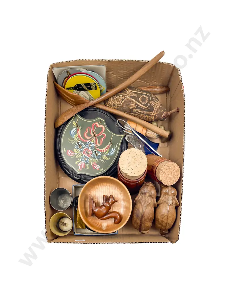 Box with Decorative Woodware Image 1++