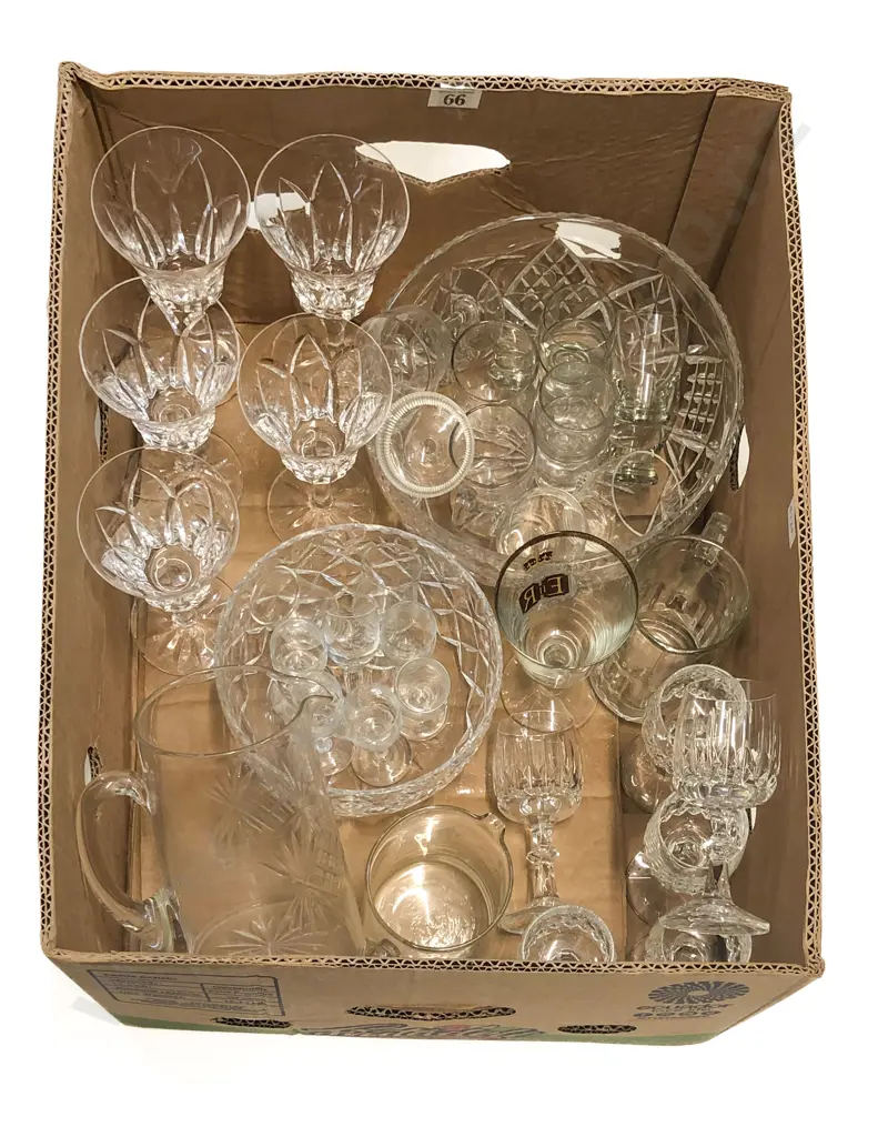 Box of Mixed Glassware Image 1++