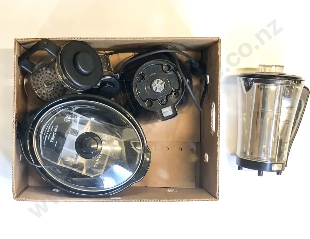 Box with Slow Cooker Image 1++