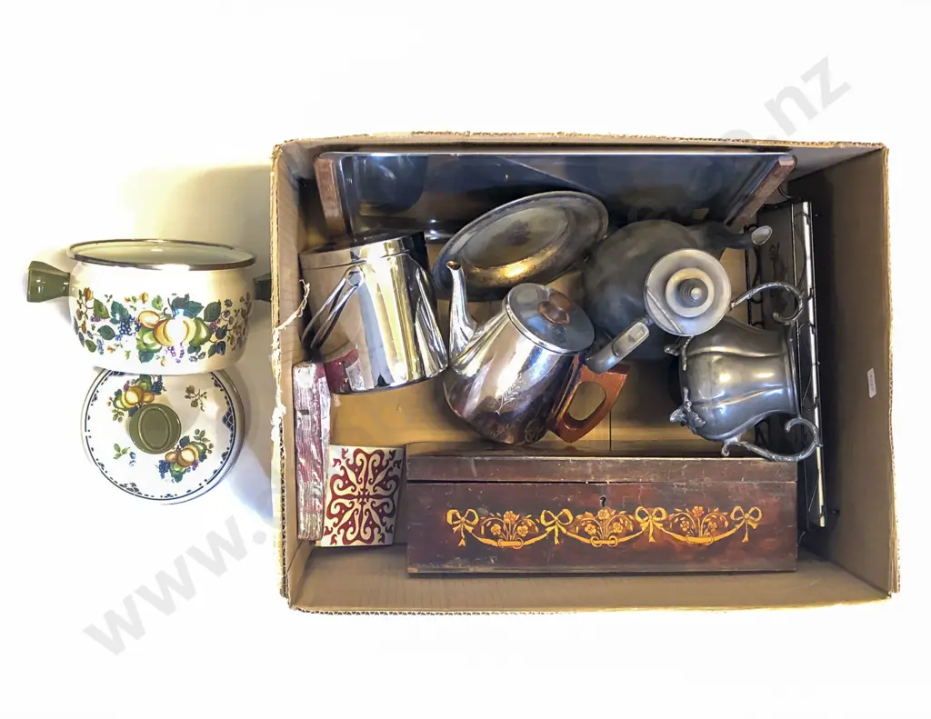 Box with Pewter Image 1++