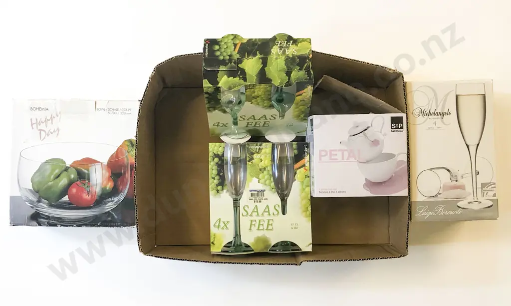 Box with Glasses Image 1++