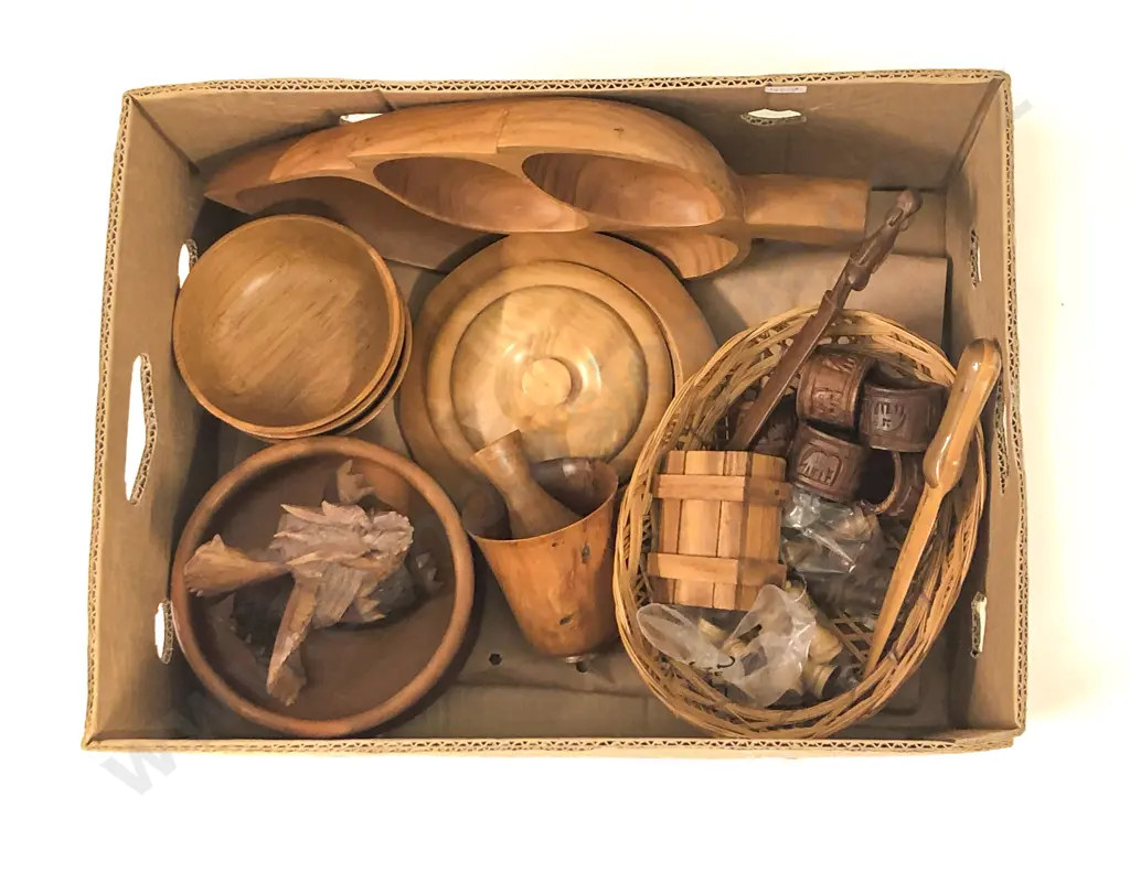 Box of Assorted Wood Ware Image 1++