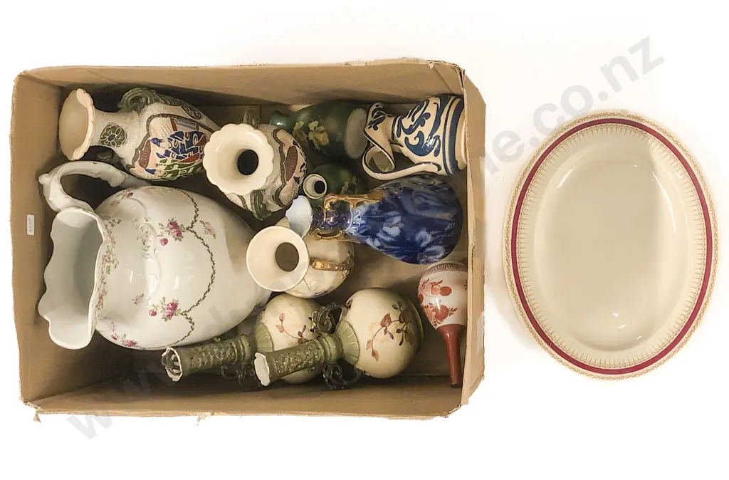 Box with Assorted Vases Image 1++