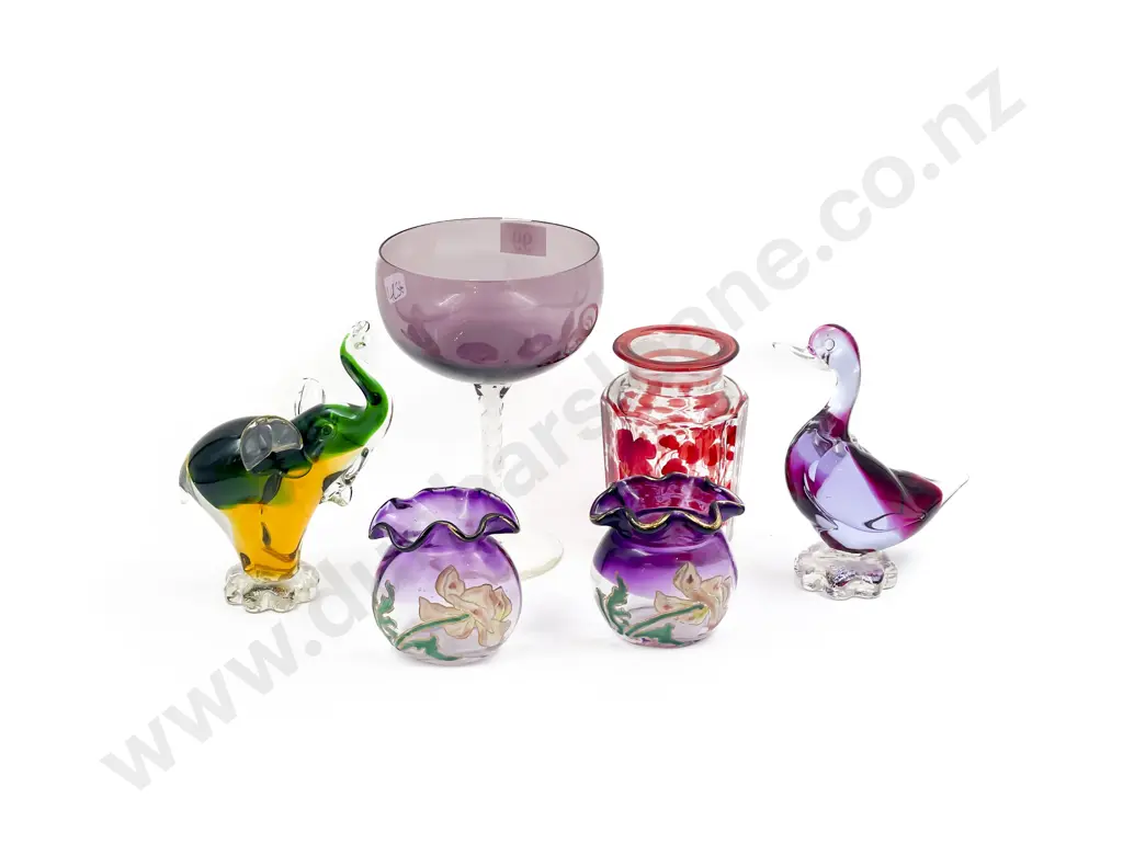 Six Pieces of Decorative Glassware Image 1++