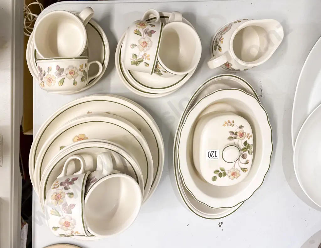 Autumn Leaves Part Dinner Set Image 1++