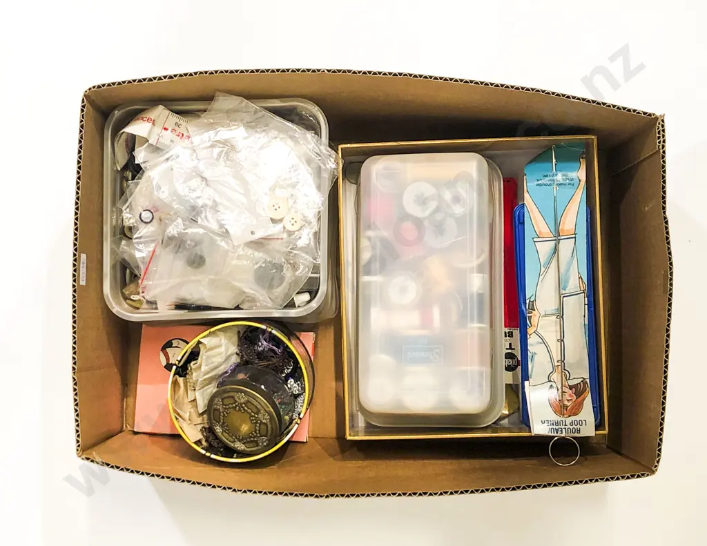 Collection Sewing Gear incl Buttons Image 1++