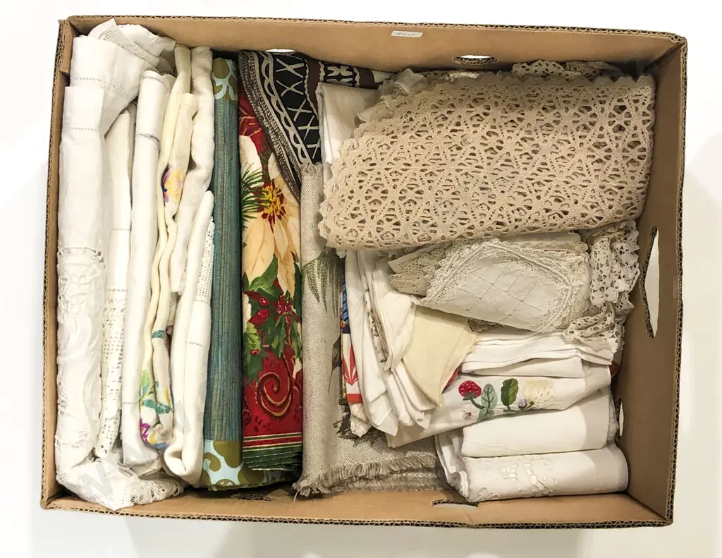 Collection Vintage Linens & Lace Cloths Image 1++