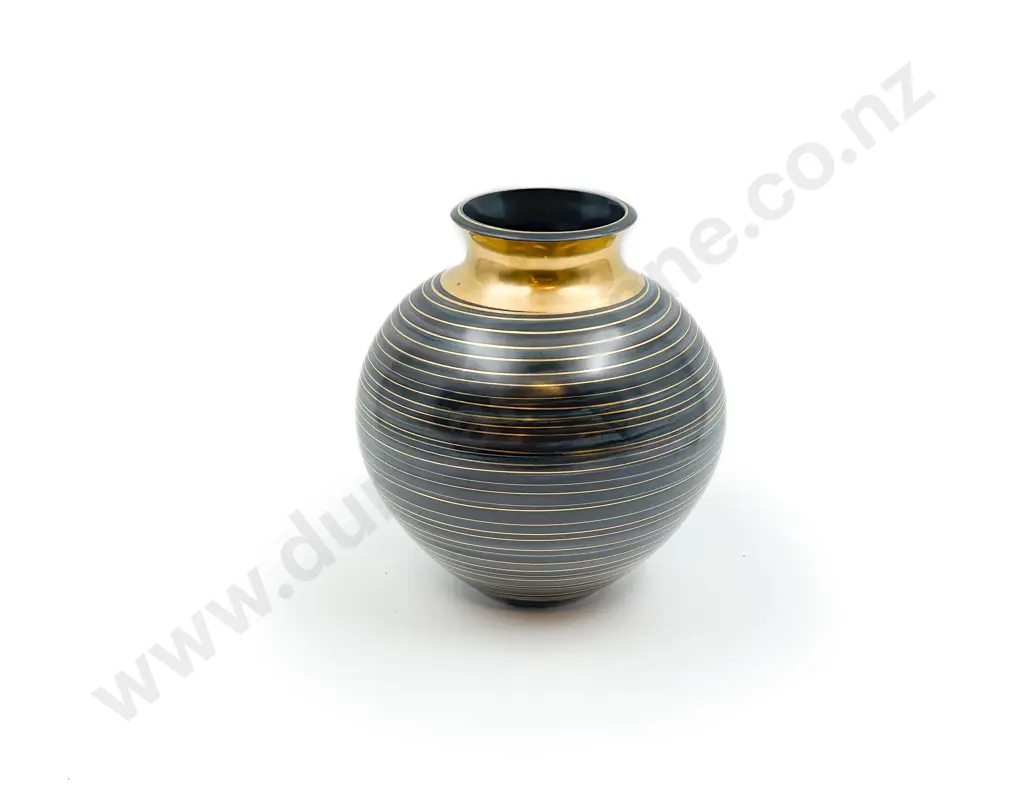 NZ Porcelain Ken Martin Vase Image 1++