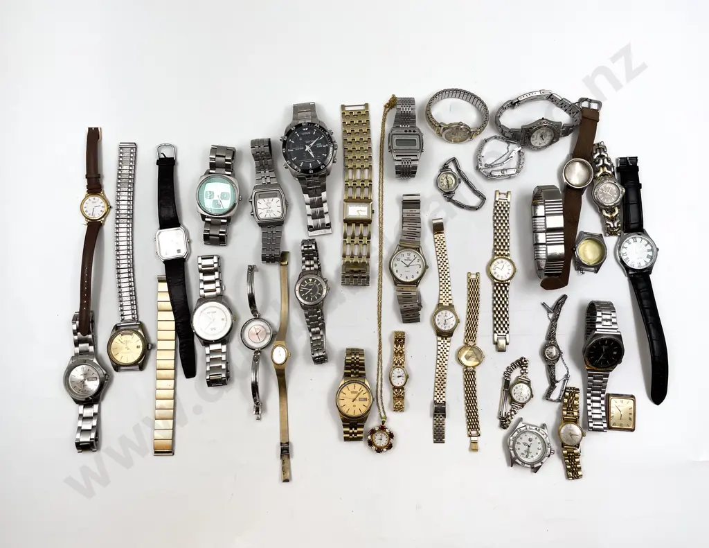 Collection of Assorted Ladies & Gents Wristwatches Image 1++