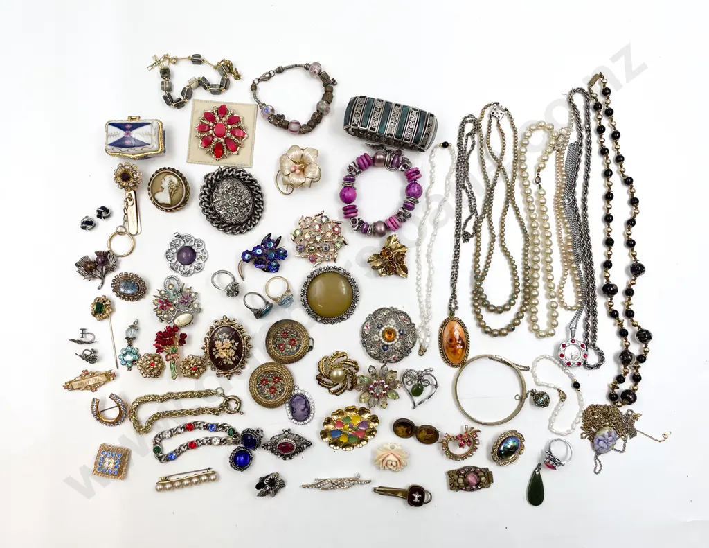 Collection Assorted Costume Jewellery Image 1++