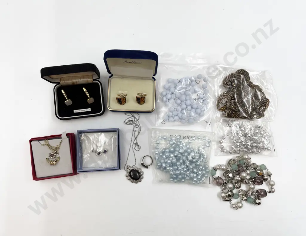 Collection Assorted Costume Jewellery Image 1++