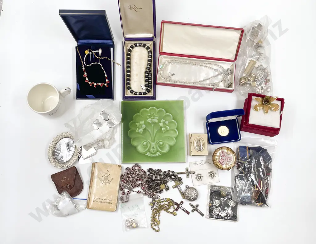 Collection Assorted Vintage Jewellery (some boxed) Image 1++