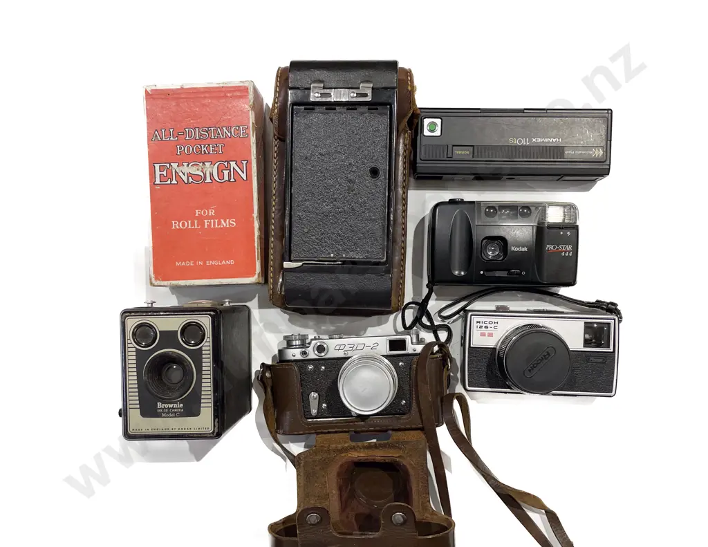 Collection Vintage Cameras Image 1++