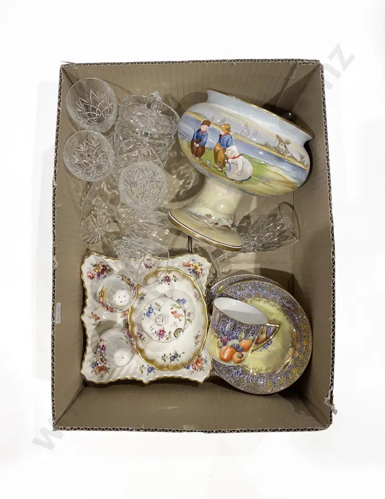 Grimwades Pedestal Vase Image 1++