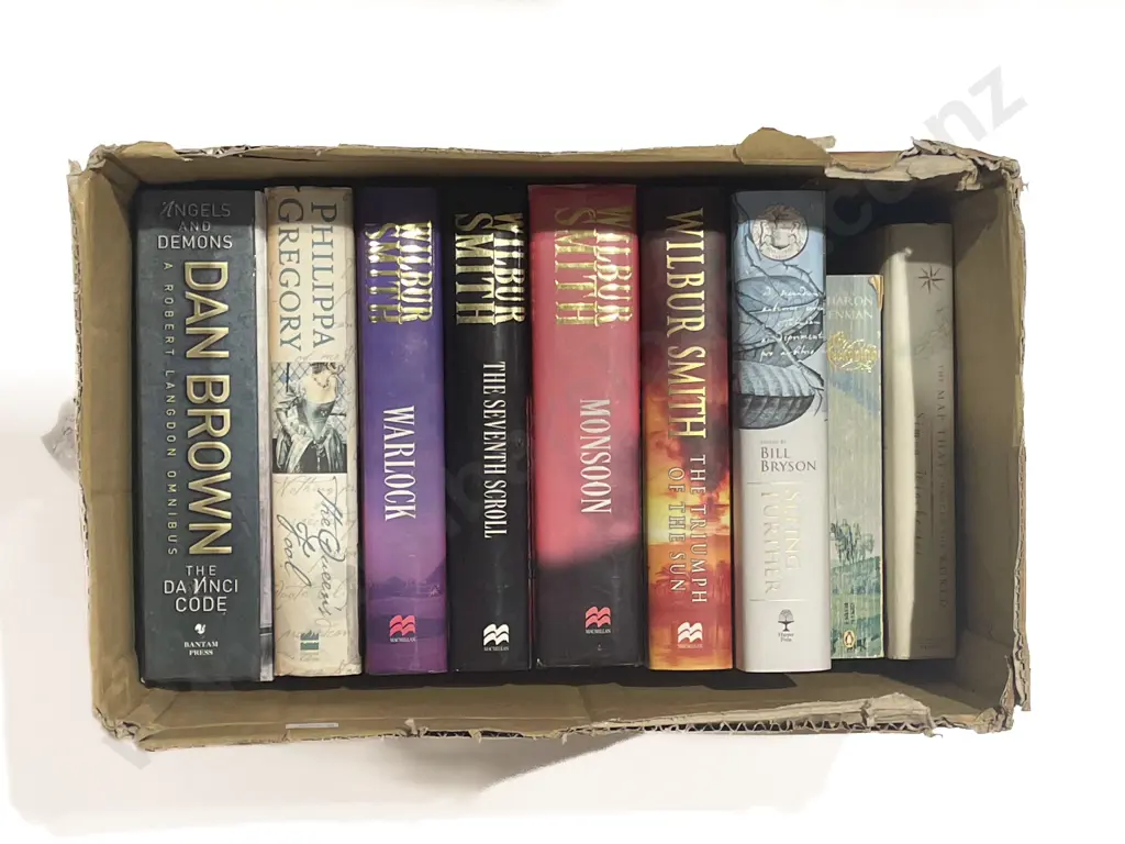 Box of Modern Fiction incl Dan Brown and Bill Bryson Image 1++