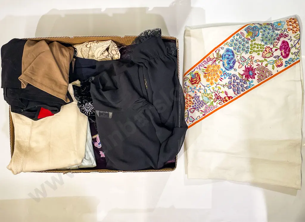 Box Lot Ladies Clothing Mostly Size 10 Image 1++