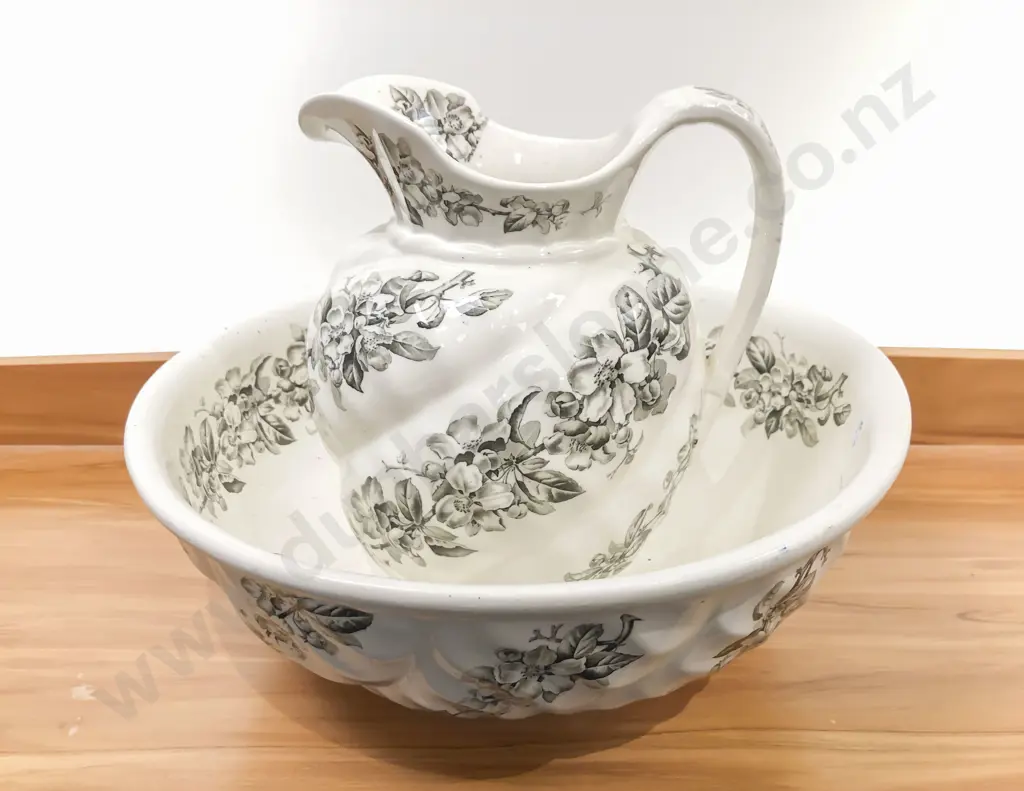 Victorian Jug and Basin Image 1++
