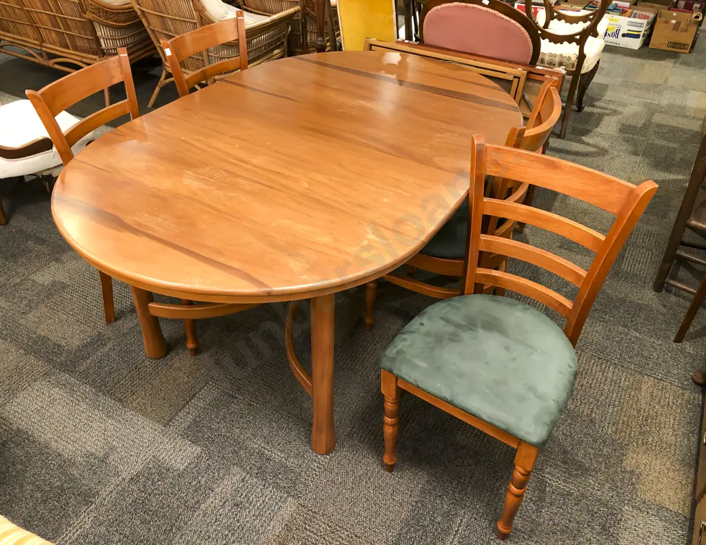 Modern Rimu Extension Table & Four Chairs Image 1++