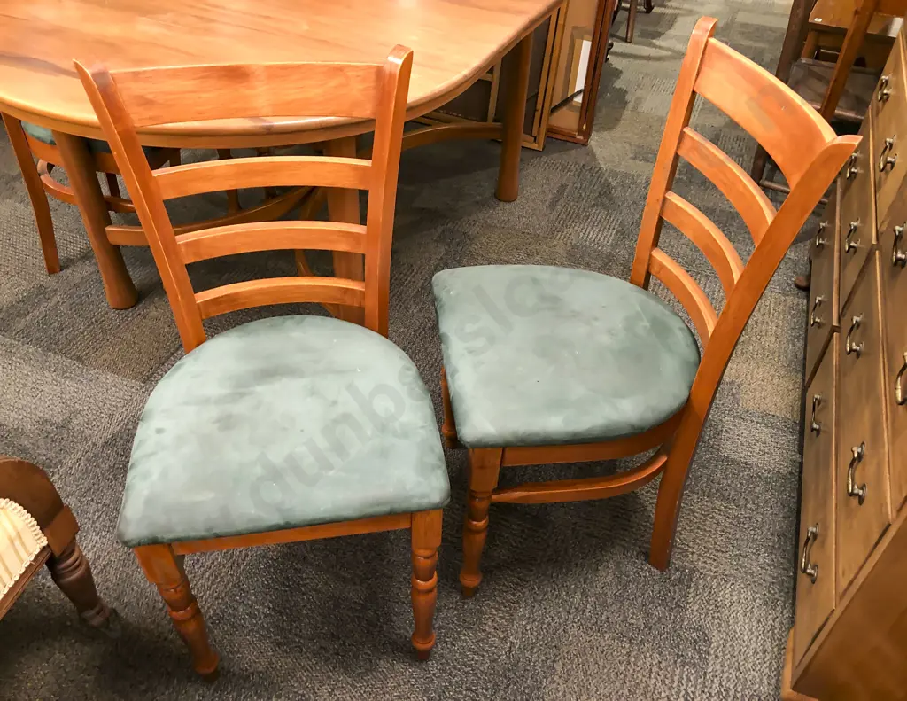 Modern Rimu Extension Table & Four Chairs Image 1++