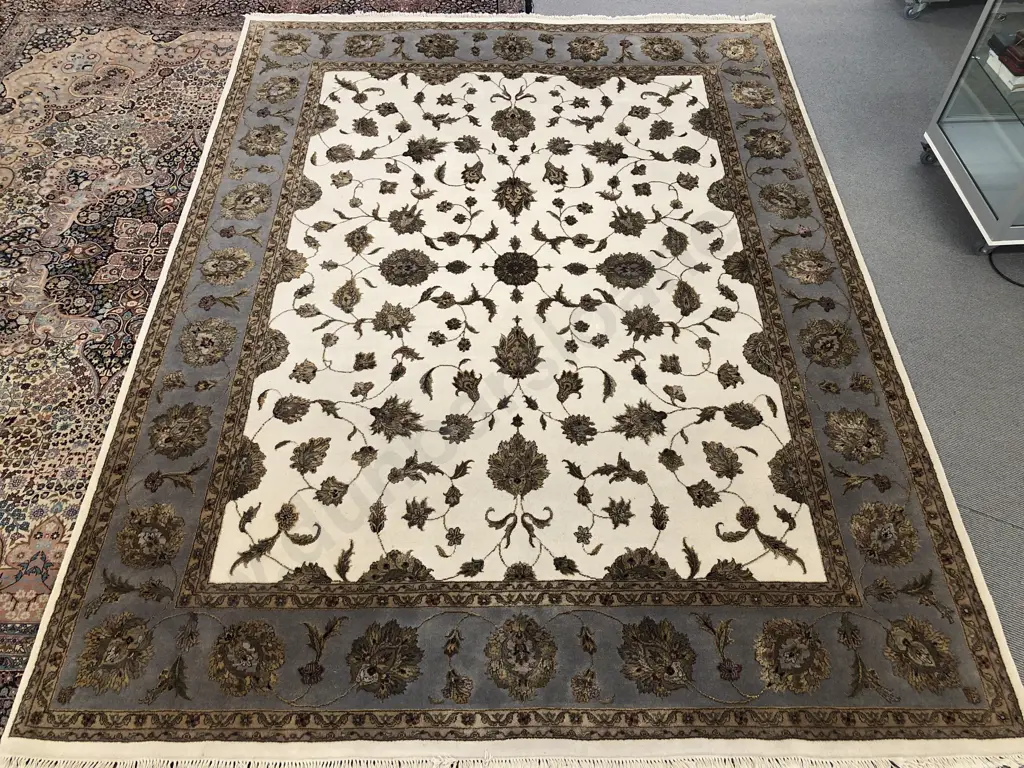 Large Persian Floor Rug with Foliate Decoration On Cream Ground Image 1++