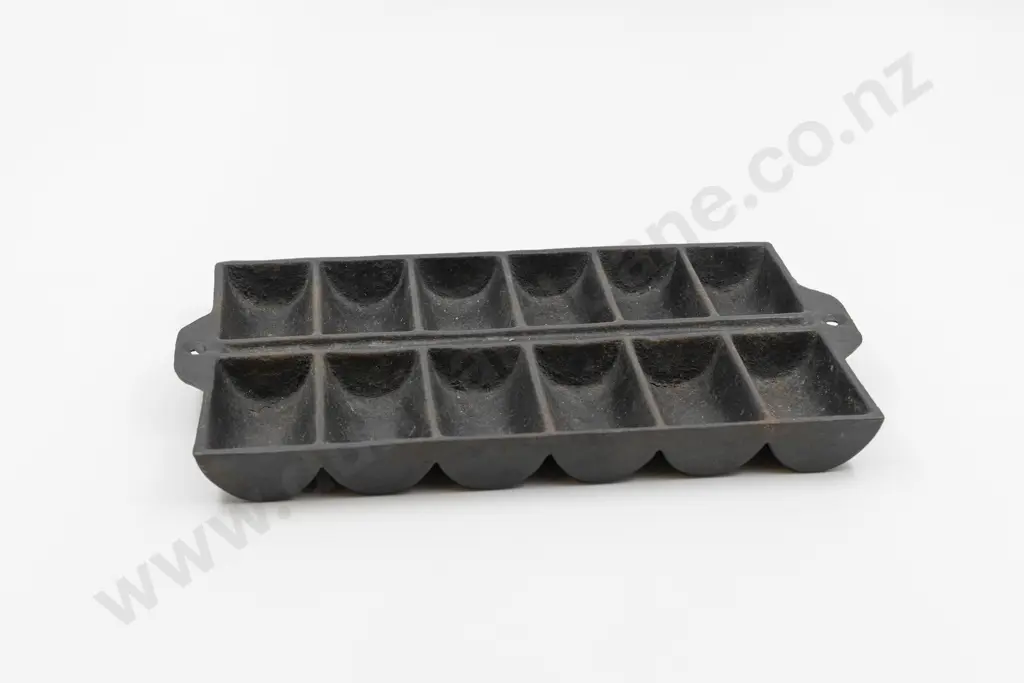 Victorian Heavy Cast Iron Gem Iron Tray Image 1++