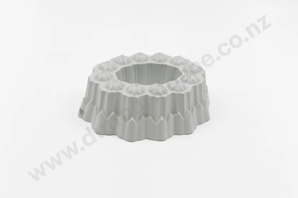Early C20th Shelley White China Jelly Mould Image 1++