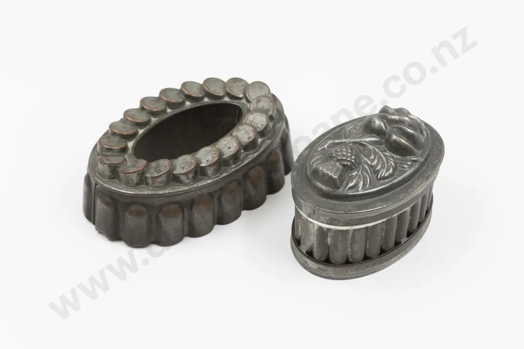 Two Late Victorian Tin Jelly Moulds Image 1++