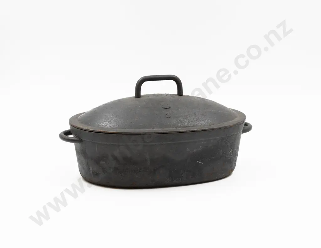 Colonial Lidded Cast Iron Campfire Pan Image 1++