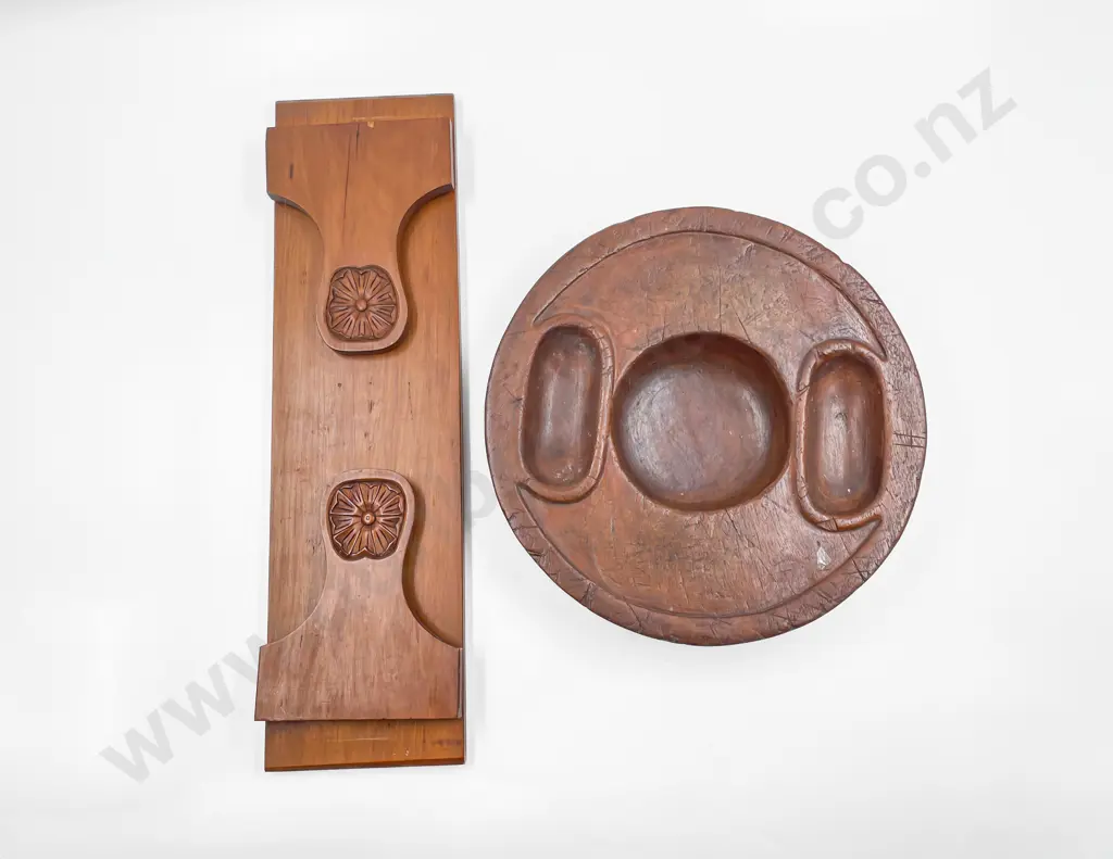 NZ Colonial Rimu Desk Top Book Rack Image 1++