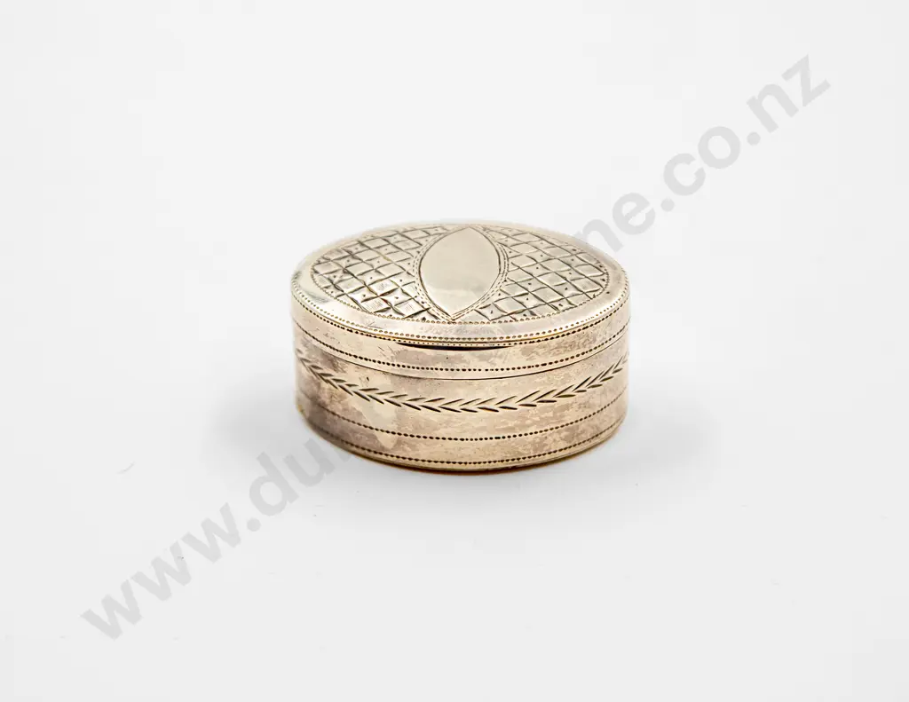 Geo III S/S Nutmeg Grater Image 1++