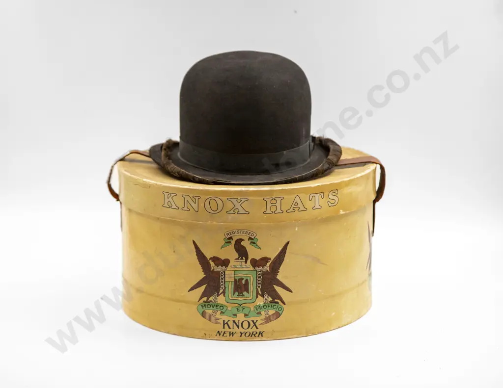 Vintage Bowler Hat in card hat box Image 1++