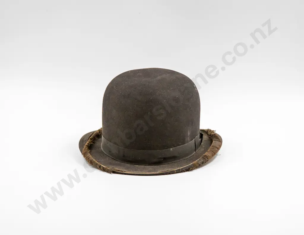 Vintage Bowler Hat in card hat box Image 1++