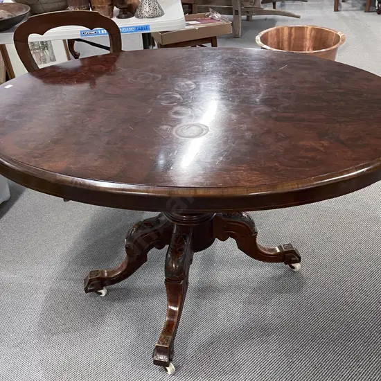 Vict Figured Walnut Oval Loo Table On Carved Scroll Leg Base