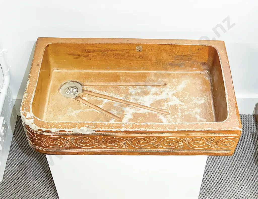 Vict Moulded Salt-glazed Farmhouse Kitchen Sink Image 1++