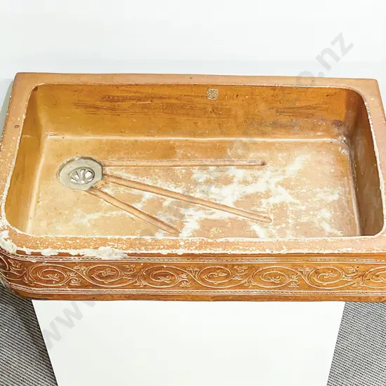 Vict Moulded Salt-glazed Farmhouse Kitchen Sink