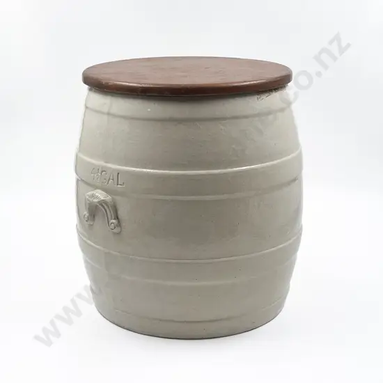 Vict White Glazed 4.5 Gallon Crock