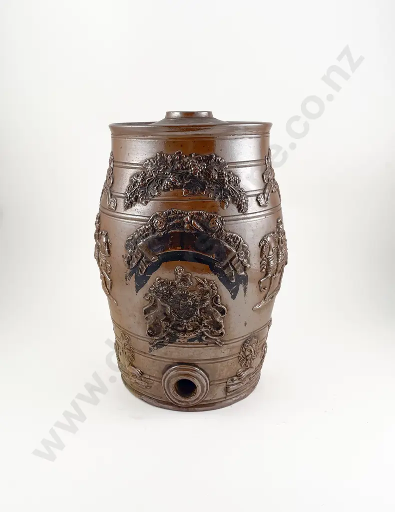 Vict Lambeth Stoneware Pub Gin Keg Image 1++