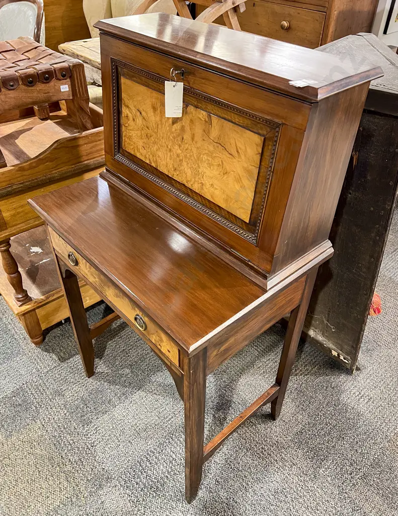 Edwardian Walnut and Figured Walnut Bonheur Du Jour (Lady's Desk) Image 1++