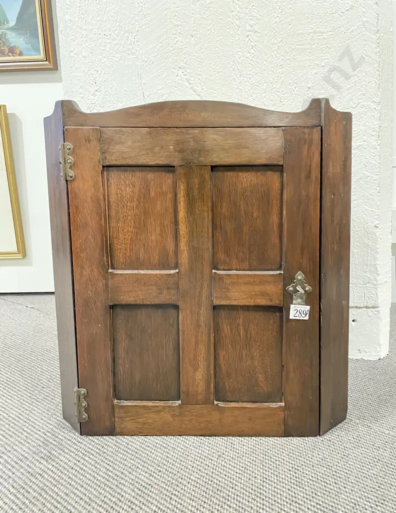 1930's Oak Small Proportion Wall Mounting Corner Cupboard Image 1++
