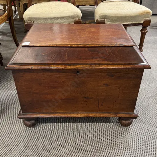 Vict Mahogany Sarcophagus Form Cellarette