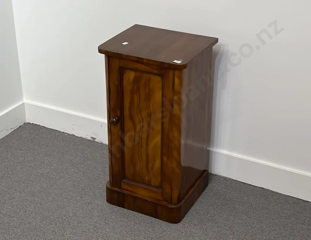 Vict Mahogany Pot Cupboard Image 1++