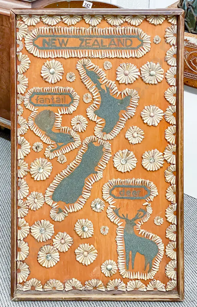 Early C20th NZ Handcraft Shell Panel Image 1++