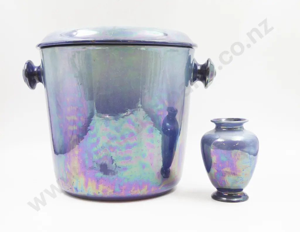 Shelley Slop Bucket & Toothbrush Vase Image 1++