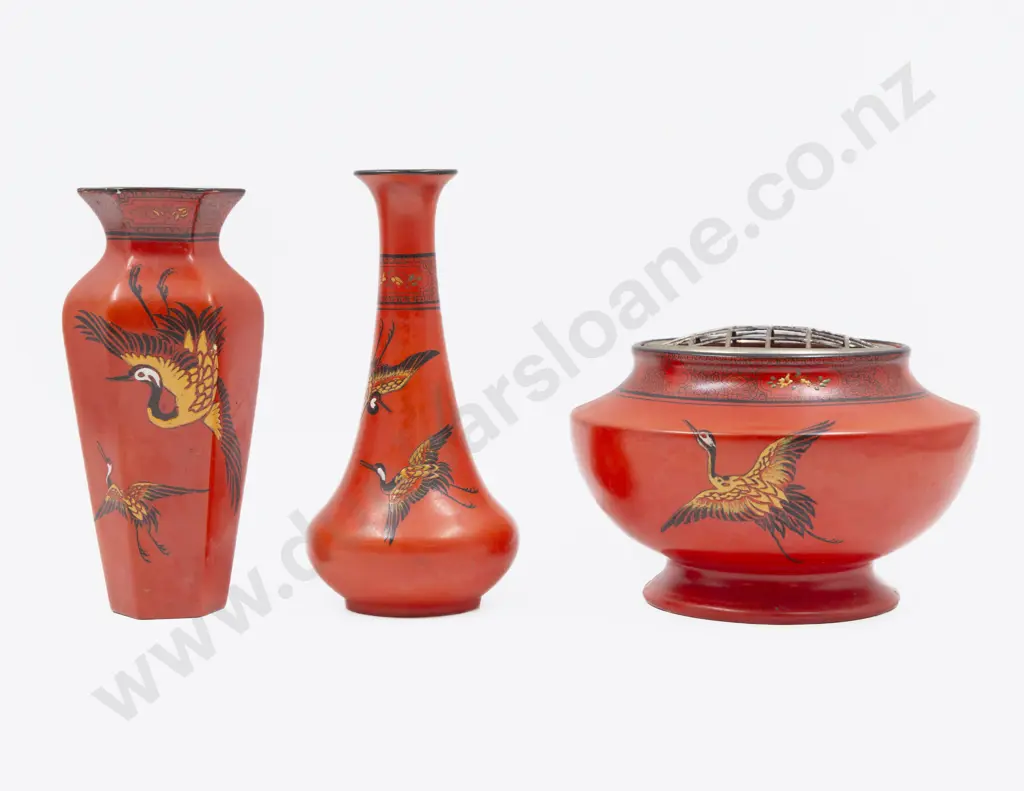 Three Shelley Vases in Crane Pattern Image 1++