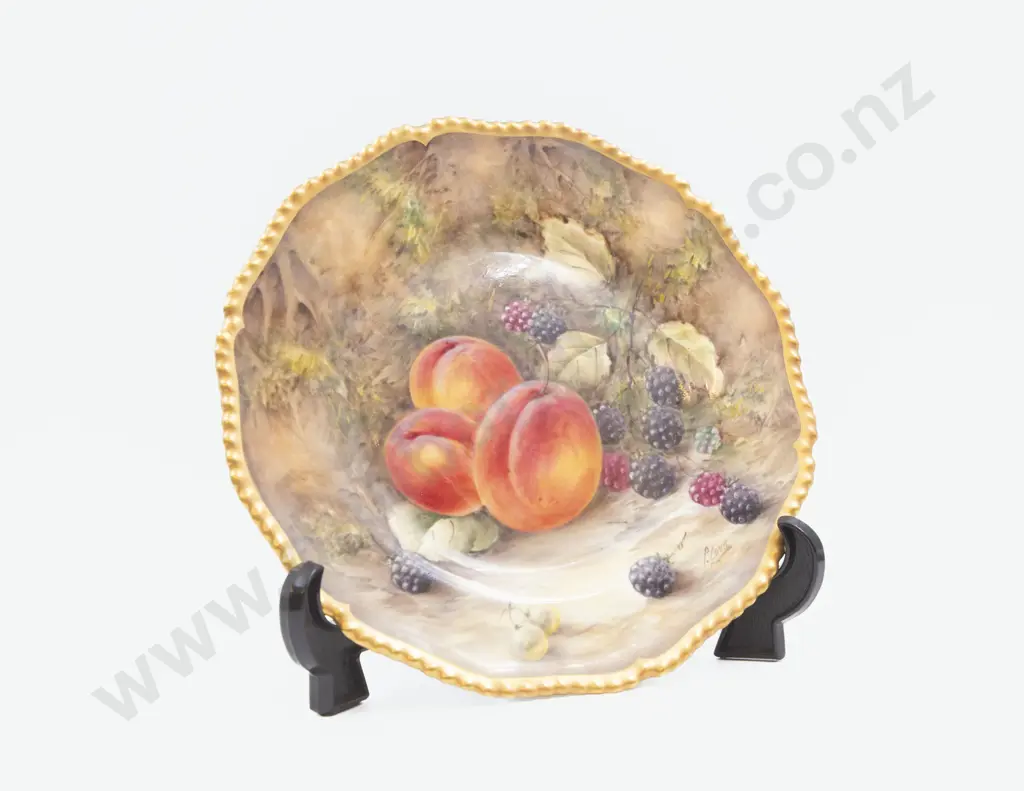 RW Shaped Circular Plate Image 1++