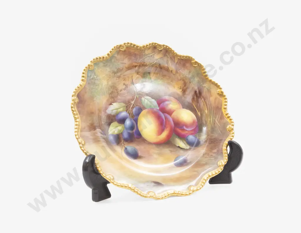 RW Shaped Circular Plate Image 1++