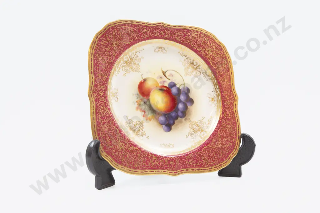 RW Shaped Square Plate Image 1++