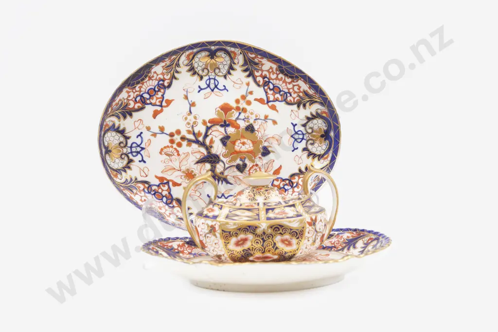 Two Derby Imari Pattern Oval Shaped Dishes & Covered Sugar Basin Image 1++